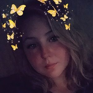 Meet your Posher, Olivia